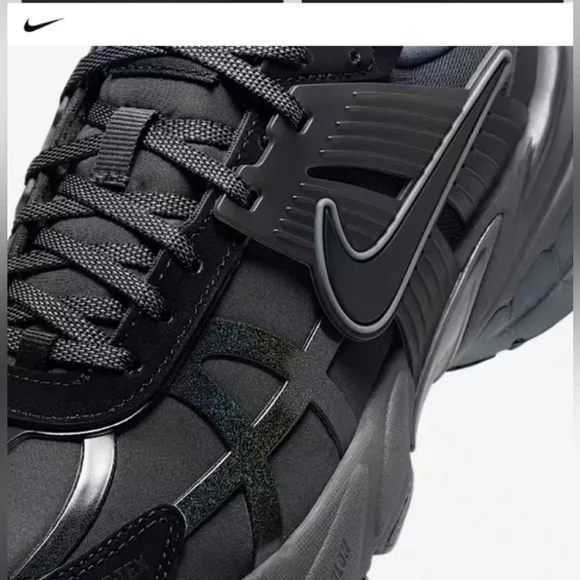 Nike Black and Gray Gore-Tex Sneakers - Picture 7 of 8
